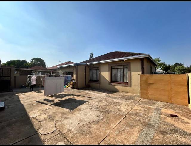 3 BEDROOM HOUSE FOR SALE IN SPRINGS CENTRAL